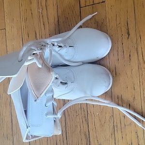 Used. DIFFERENT SOLES